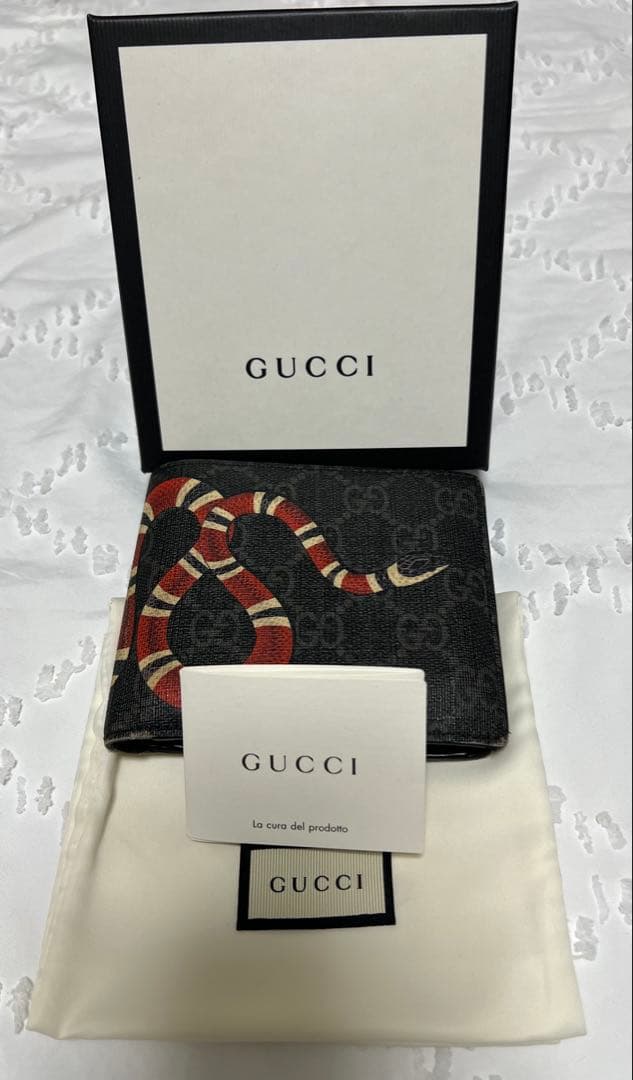 グ*ん様 GUCCI .•二つ折り財布.•スネーク柄.•箱.•保存袋付き