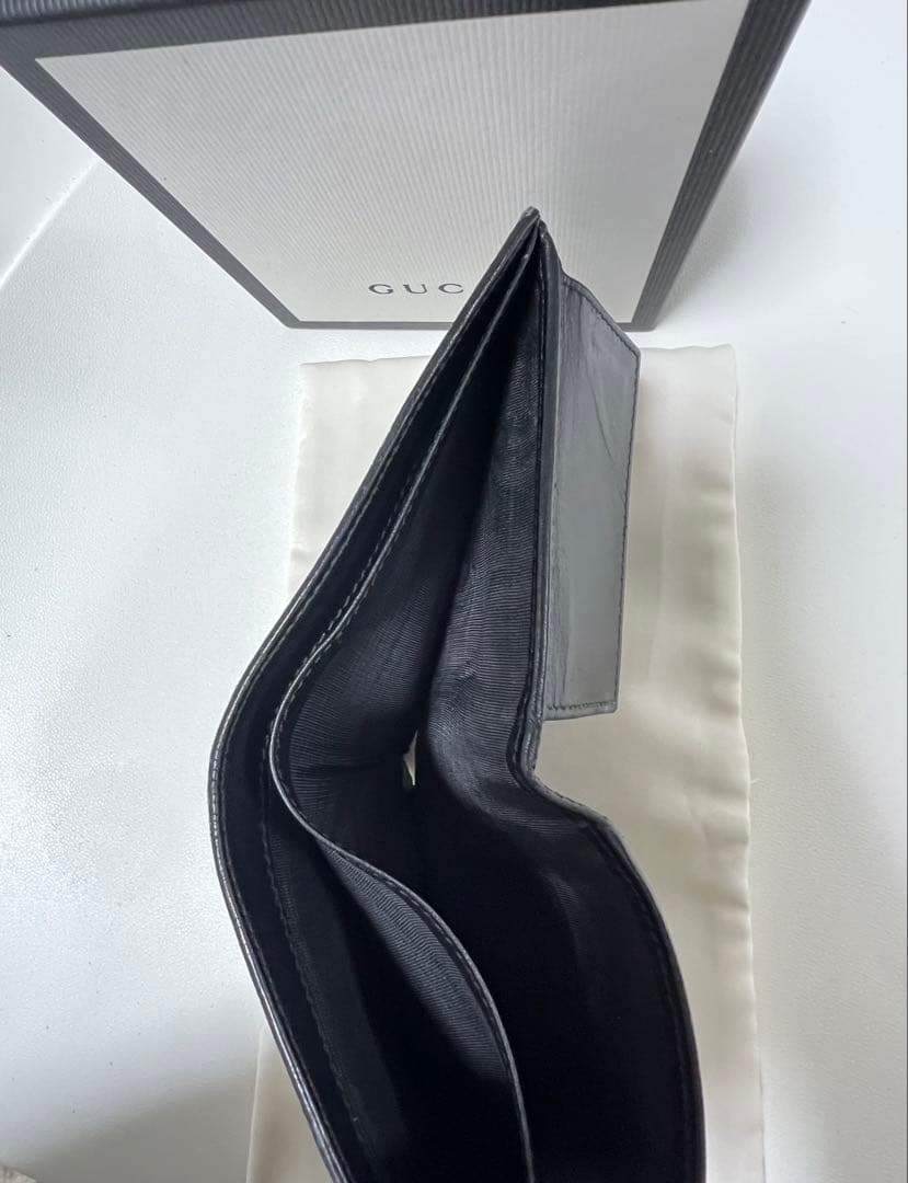 グ*ん様 GUCCI .•二つ折り財布.•スネーク柄.•箱.•保存袋付き