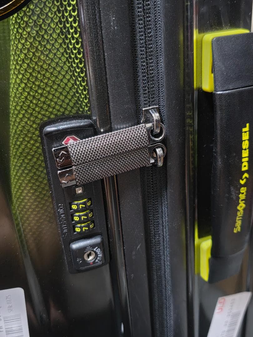 サムソナイト | ネオパルス×ディーゼル スピナー55 Black/Yellow