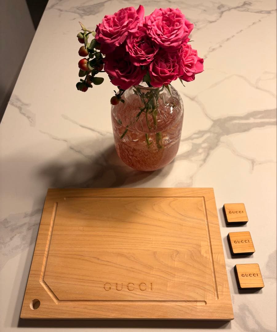 入手困難なレアアイテム！GUCCI 木製カッティングボード&木製箸置き3点セット