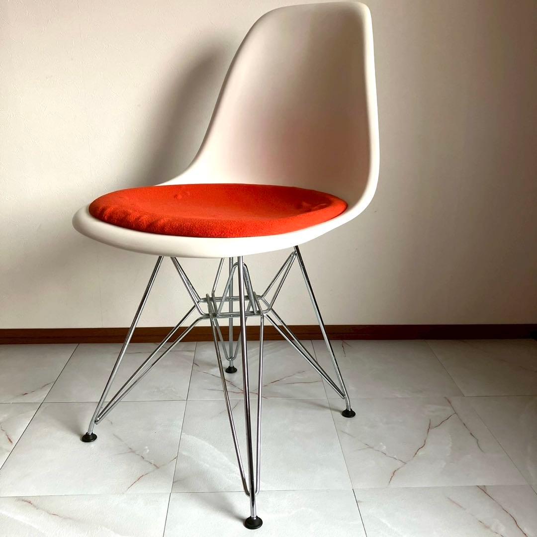 イームズ サイドシェルチェア Vitra社
