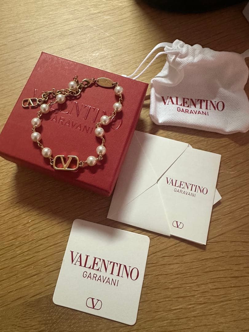 VALENTINO パールブレスレット