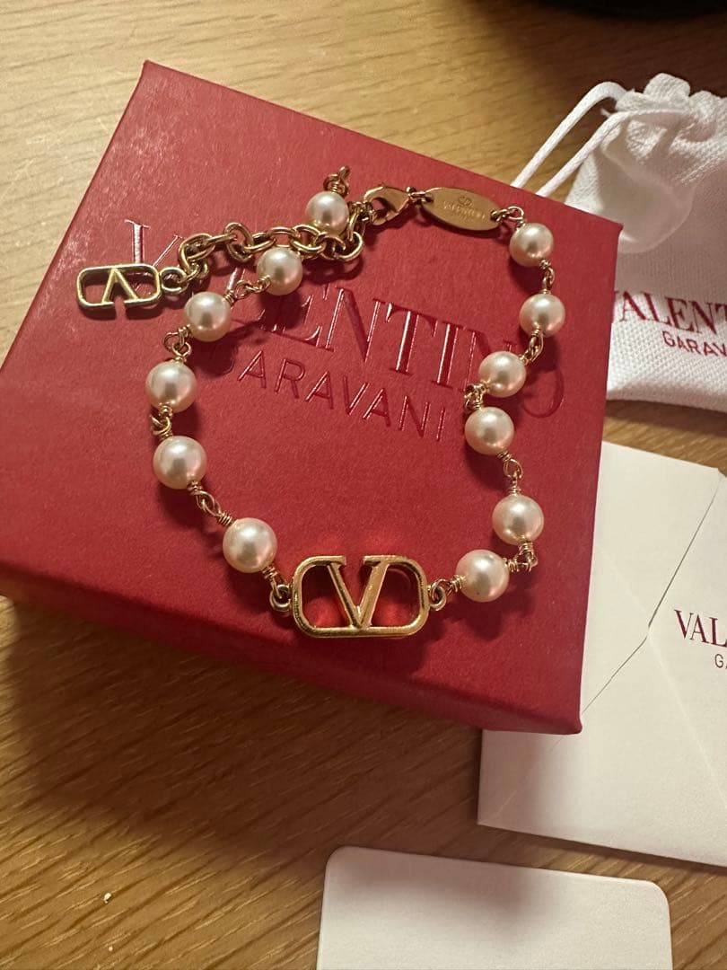 VALENTINO パールブレスレット