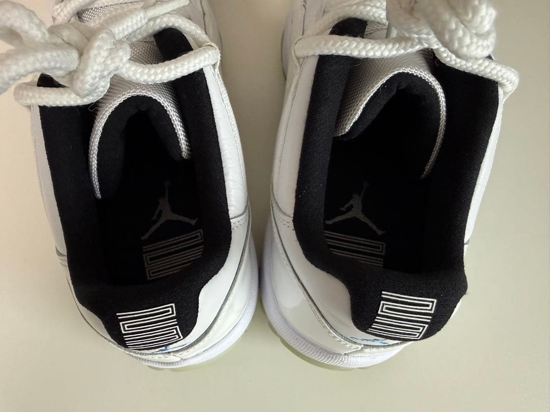 NIKE AIR JORDAN 11 RETRO エア ジョーダン