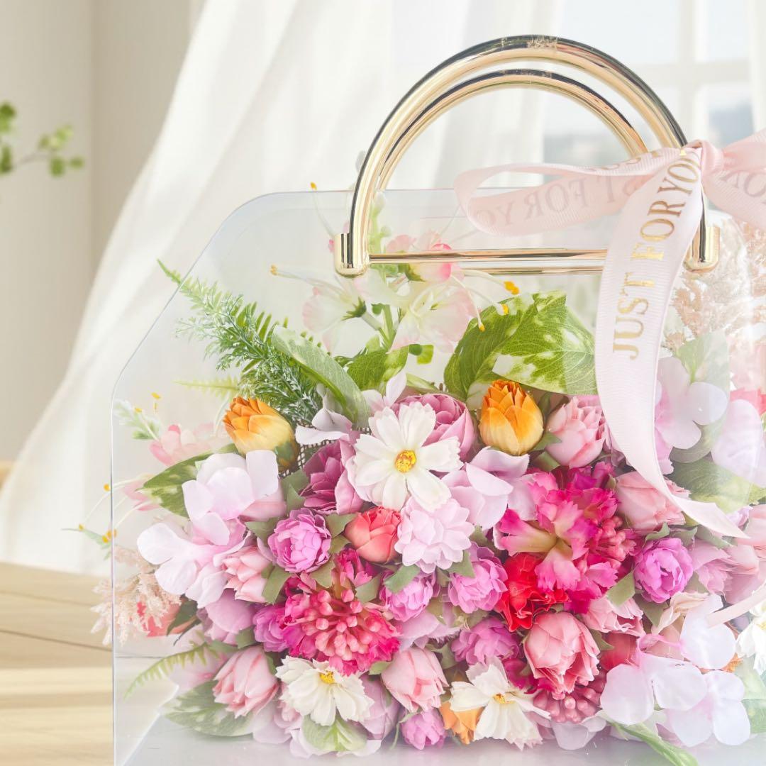 花を持ち歩くように贈る｜春の小花が咲く 光触媒フラワーバッグ（アクリルバッグ）