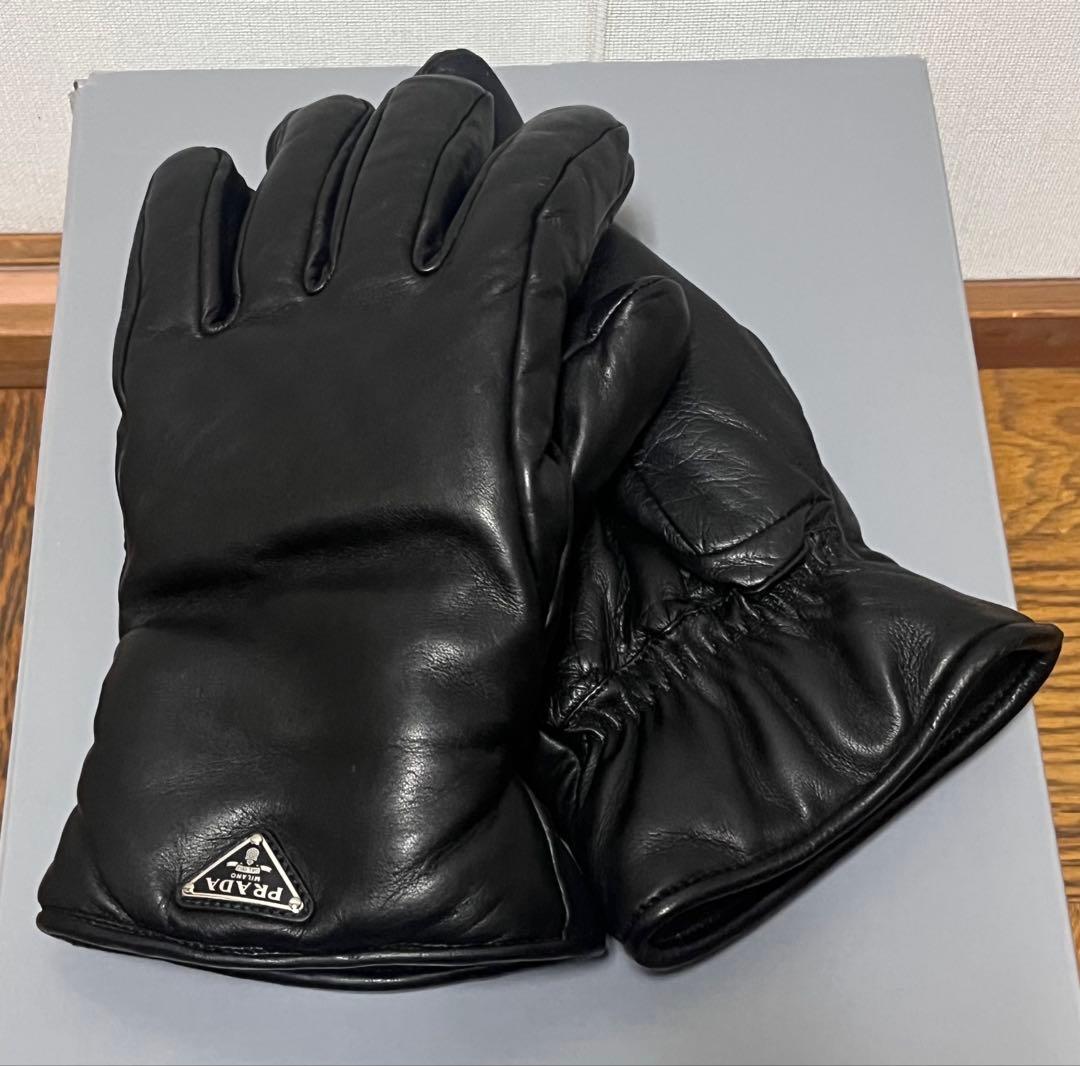 PRADAプラダトライアングルロゴ 三角プレート　ラムレザーグローブ手袋81/2