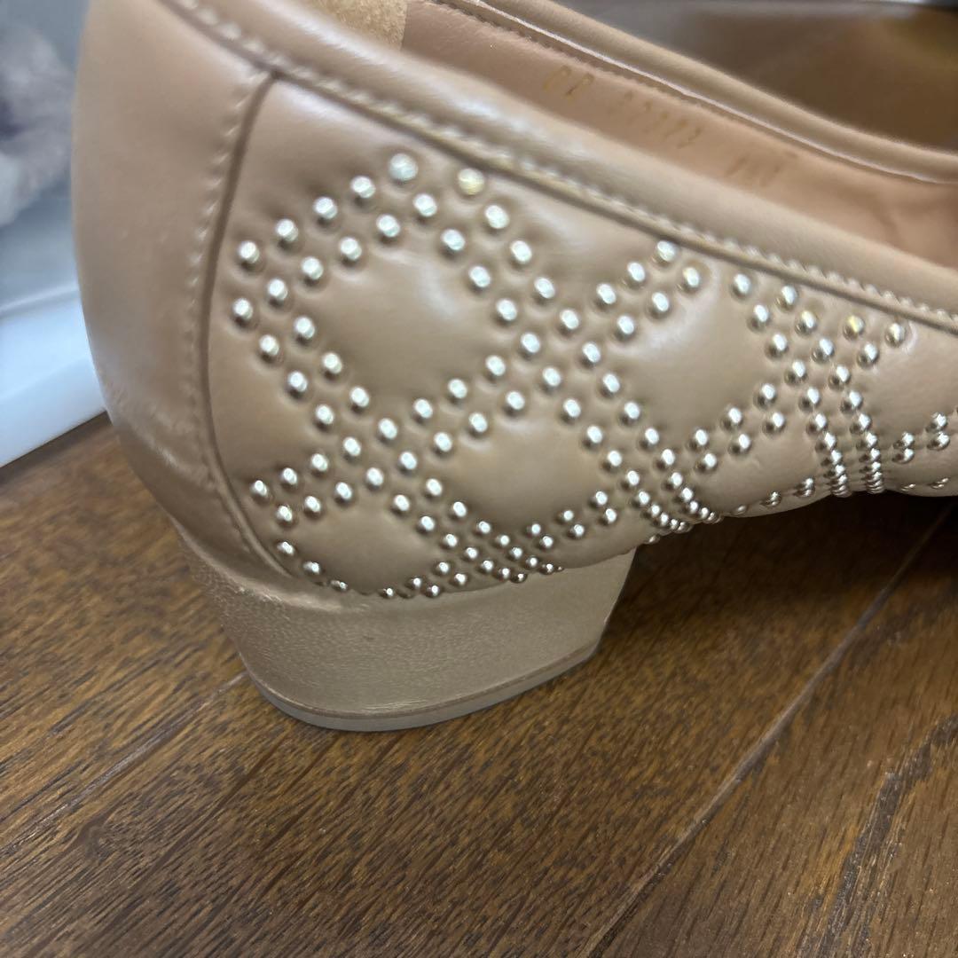 Ferragamo ベージュ リボン付き パンプス