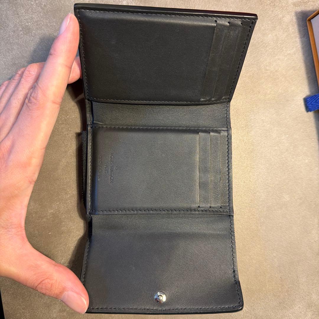 LOUIS VUITTON ブラックレザー三つ折り財布