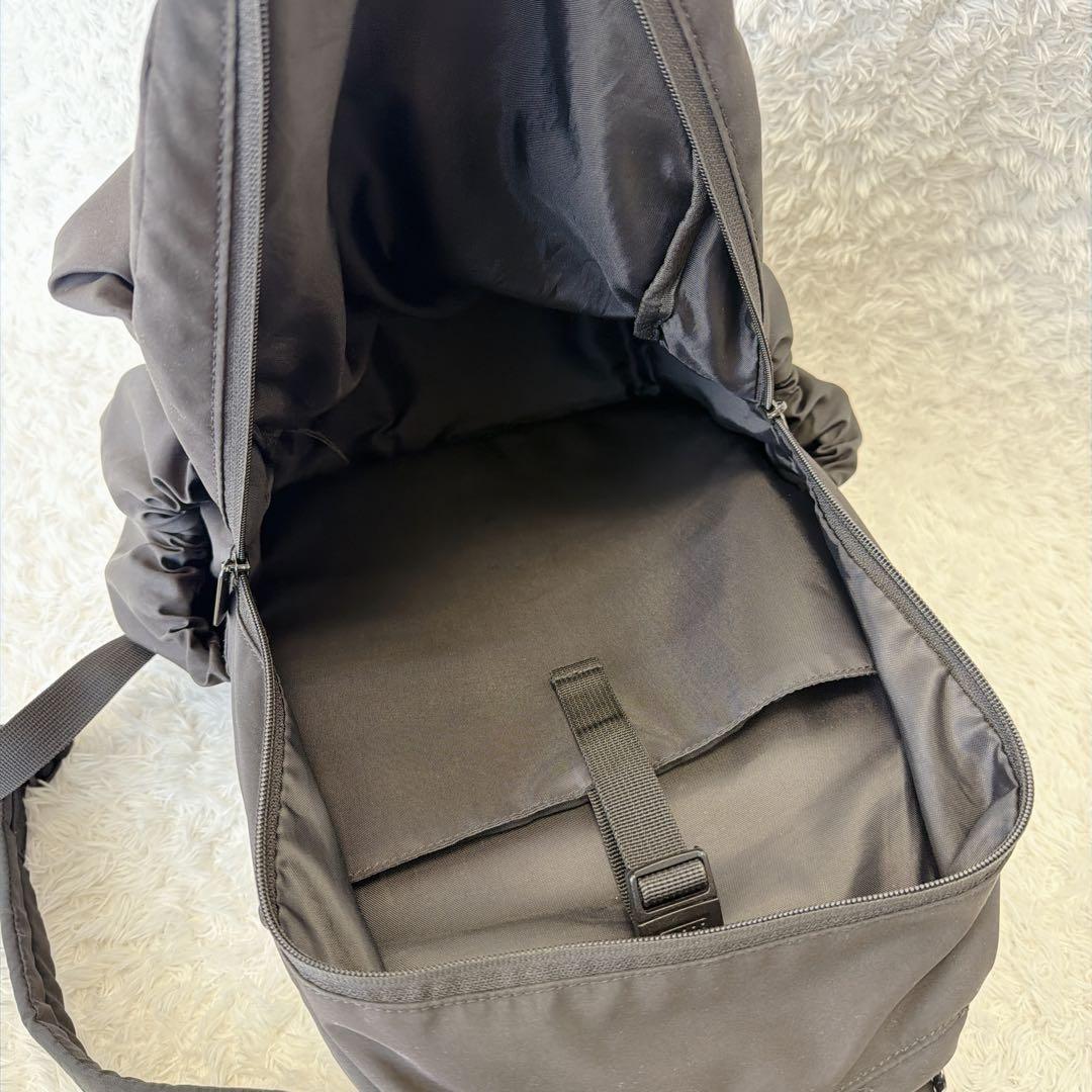 【良品】emmi eco 撥水ギャザーボディーバックパック　黒