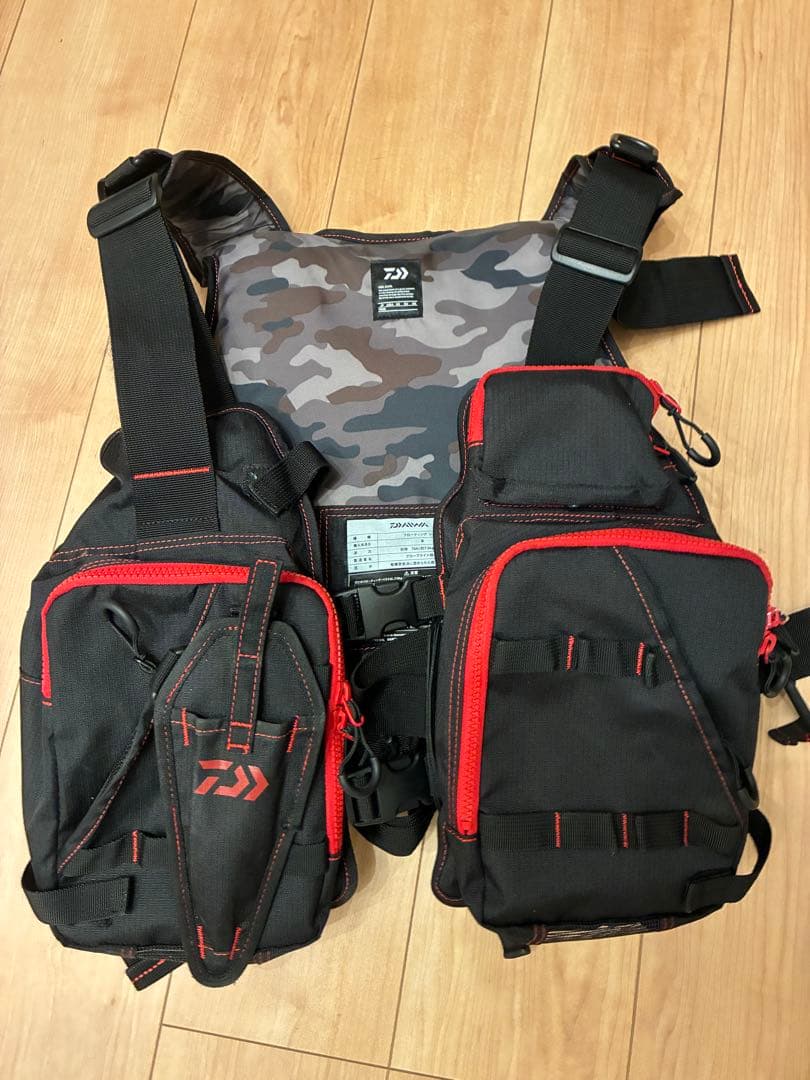 【最終値下げ】ダイワ　ライジャケ　ブルーブルー　バチ抜け