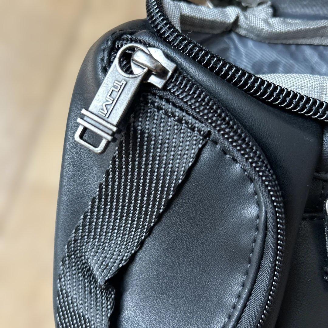 TUMI 232399DLブラックボディバッグ・ウエストポーチ