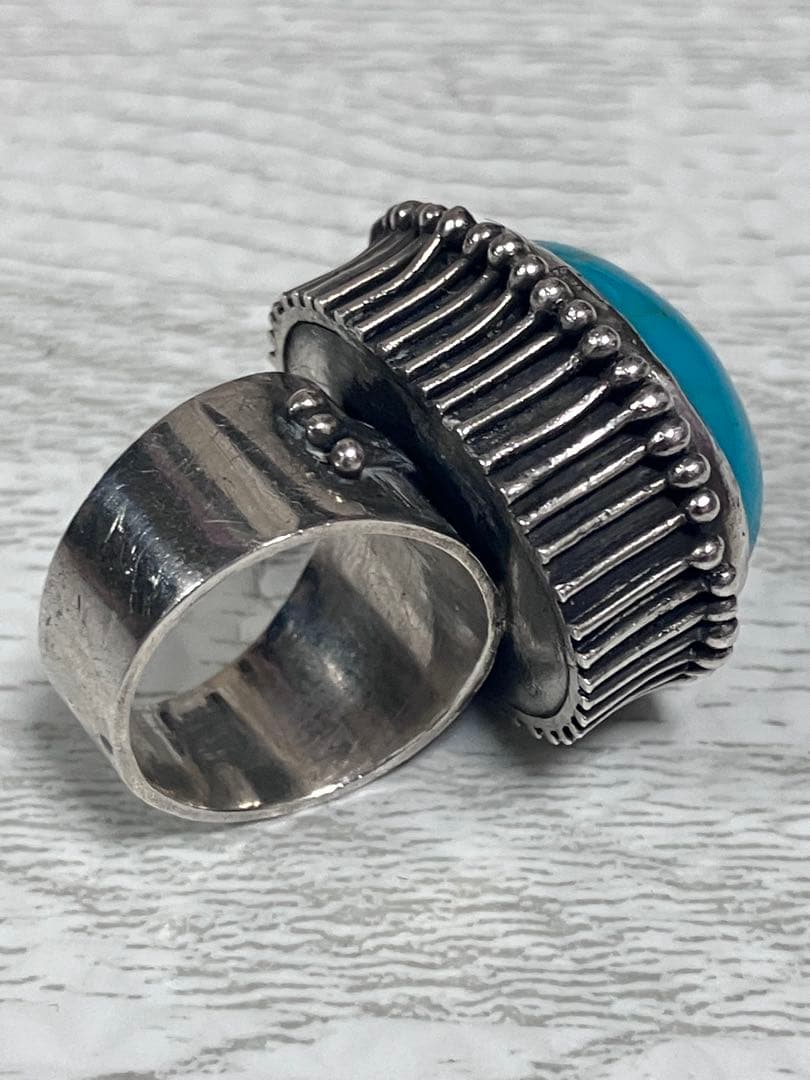 SILVER ターコイズ 。リング.(昭和)SILVER 刻印。ずっしり重い。