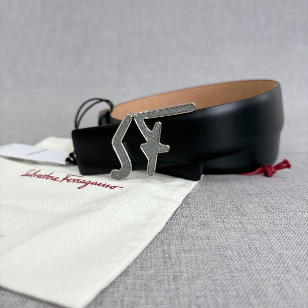 新品 Ferragamo メンズ ベルト シルバーラメ金具 ブラックレザー 90