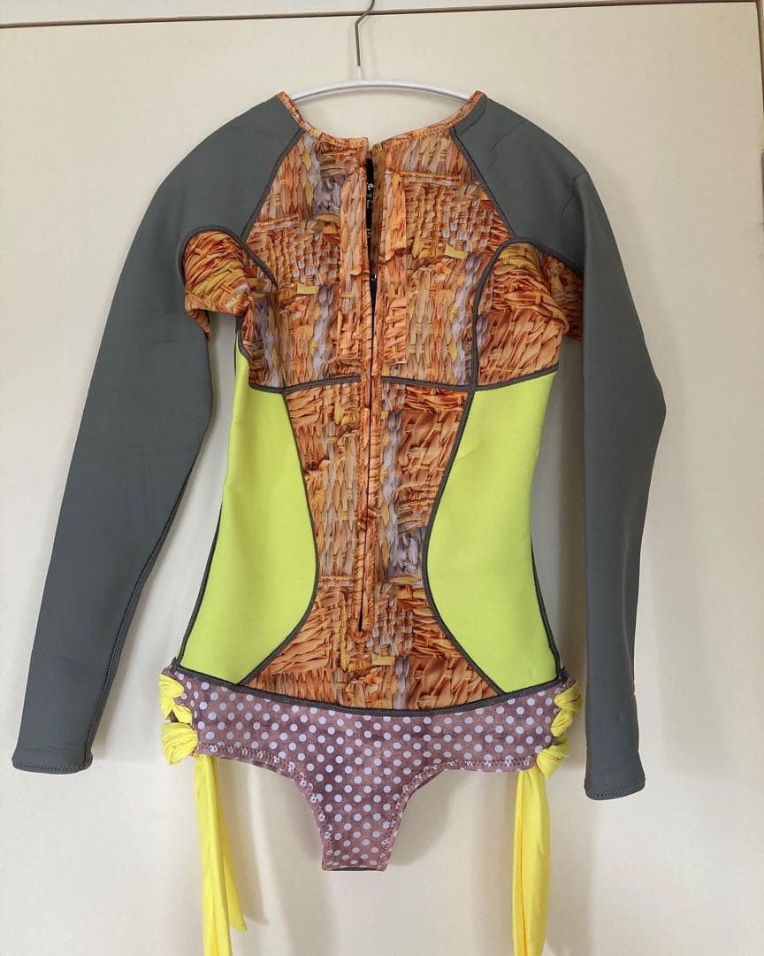 タッパー ✨カリフォルニアから✨イエロー　カーキ