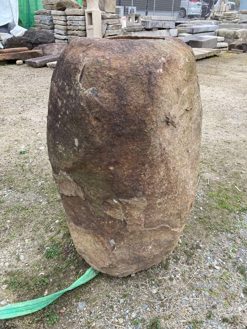 本鞍馬石製立手水鉢