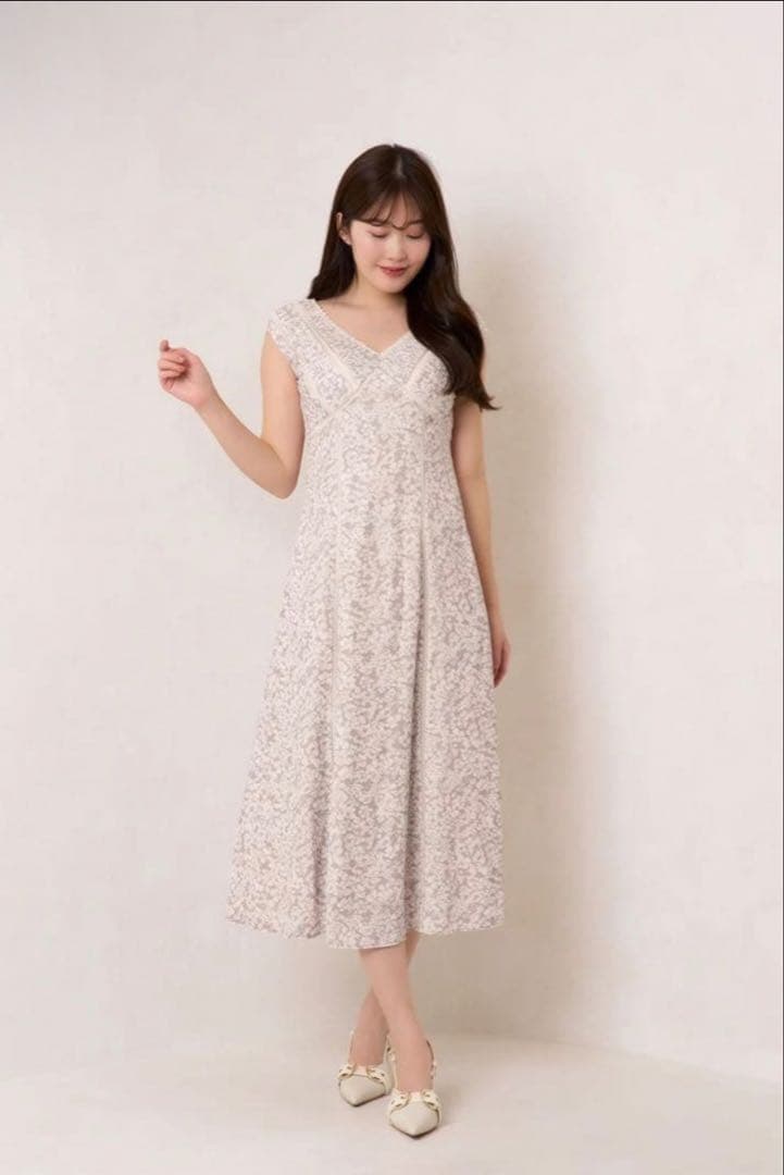 ワンピース herlipto Lace Trimmed Floral Dress