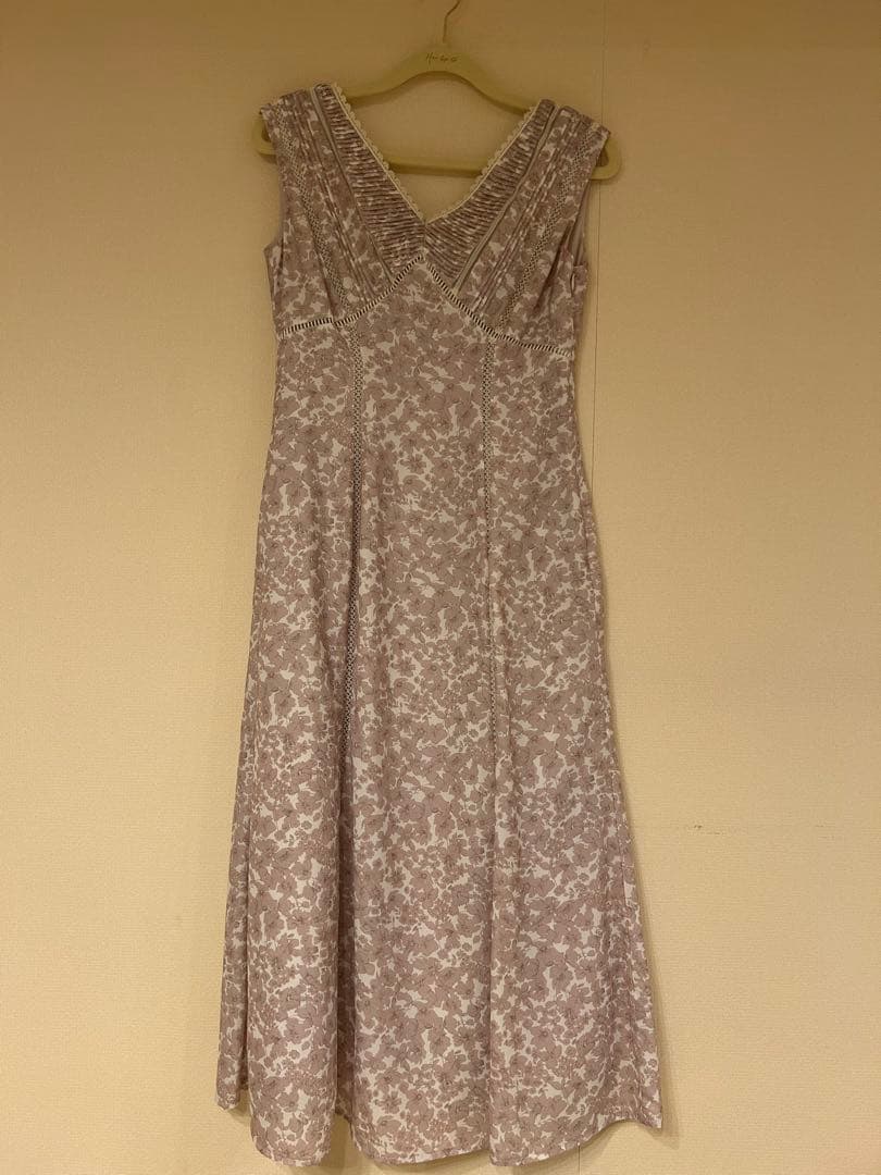 ワンピース herlipto Lace Trimmed Floral Dress