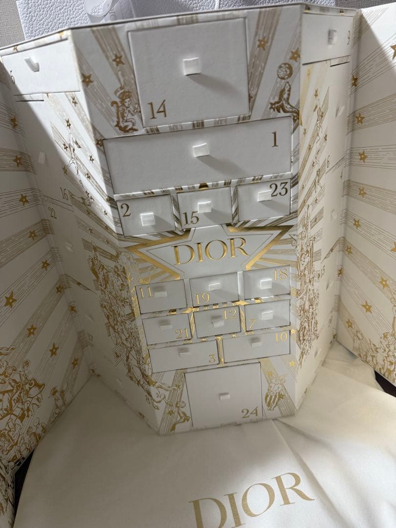 Dior アドベントカレンダー 2025