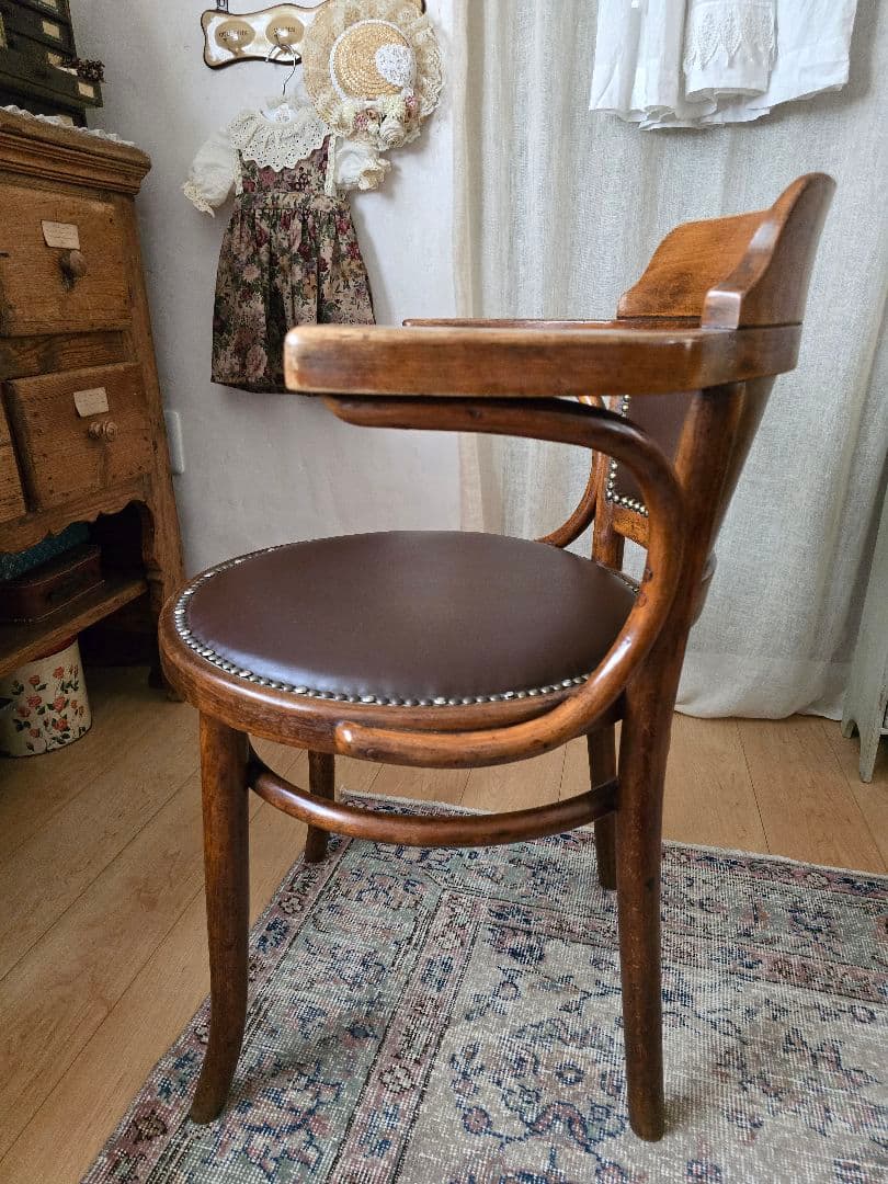 イギリスアンティーク　アームチェア　ベントウッドチェア