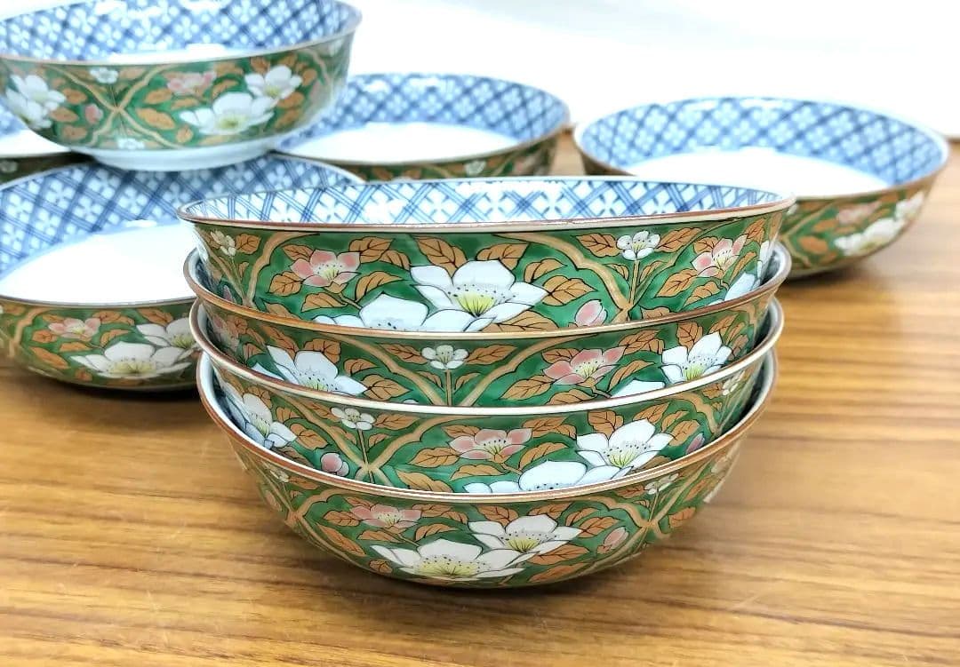 有田焼　醍醐　花柄デザインの陶器鉢10個揃え