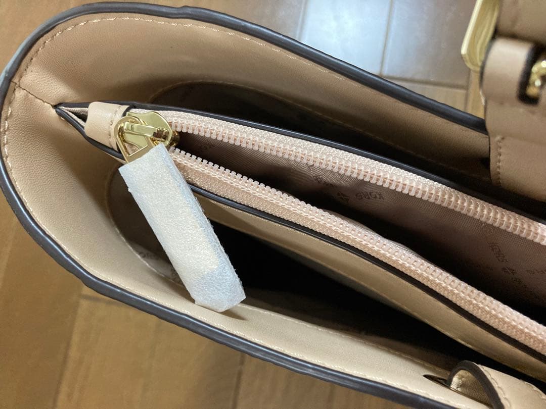 未使用MICHAEL KORS バッグ　収納充実　ベージュ系　収納袋付