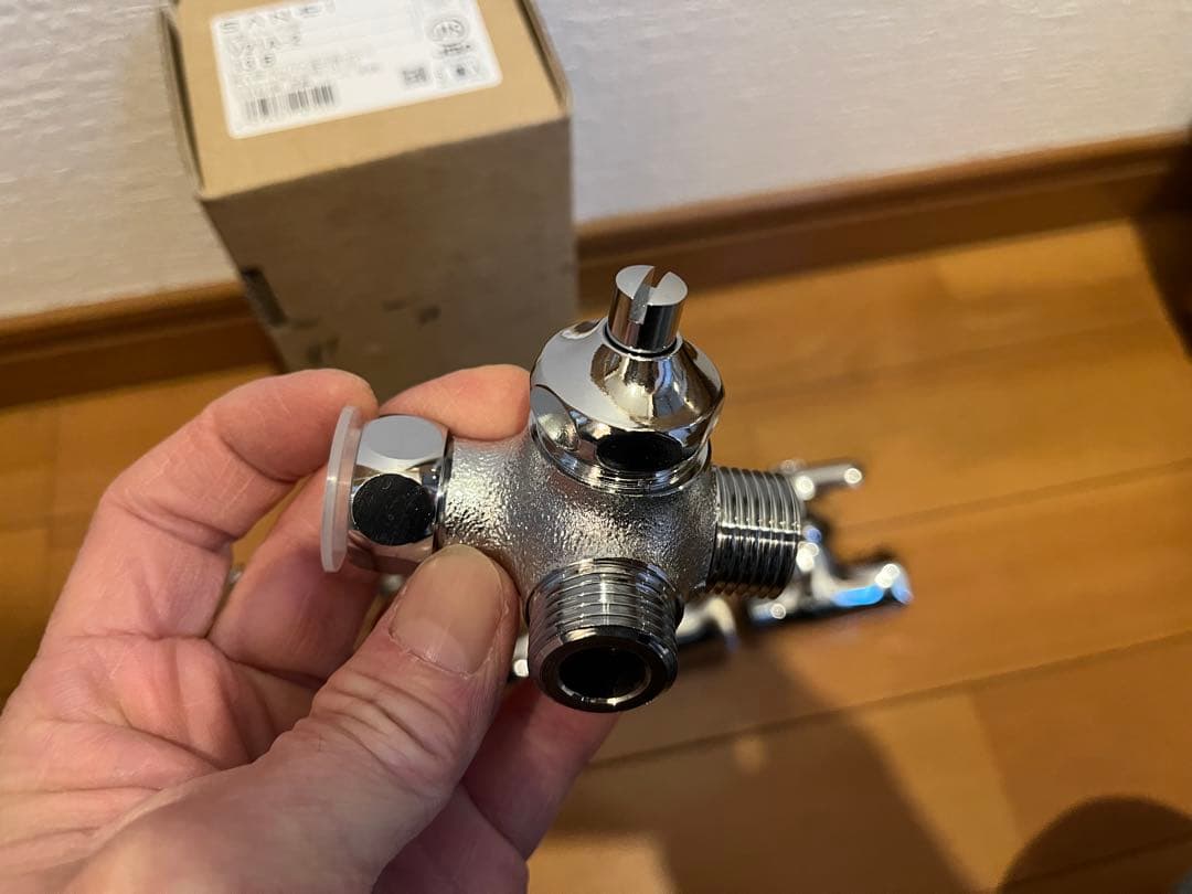 SANEI V21A-2 水栓 4個セット 13B.R 、分岐止水栓おまけ。