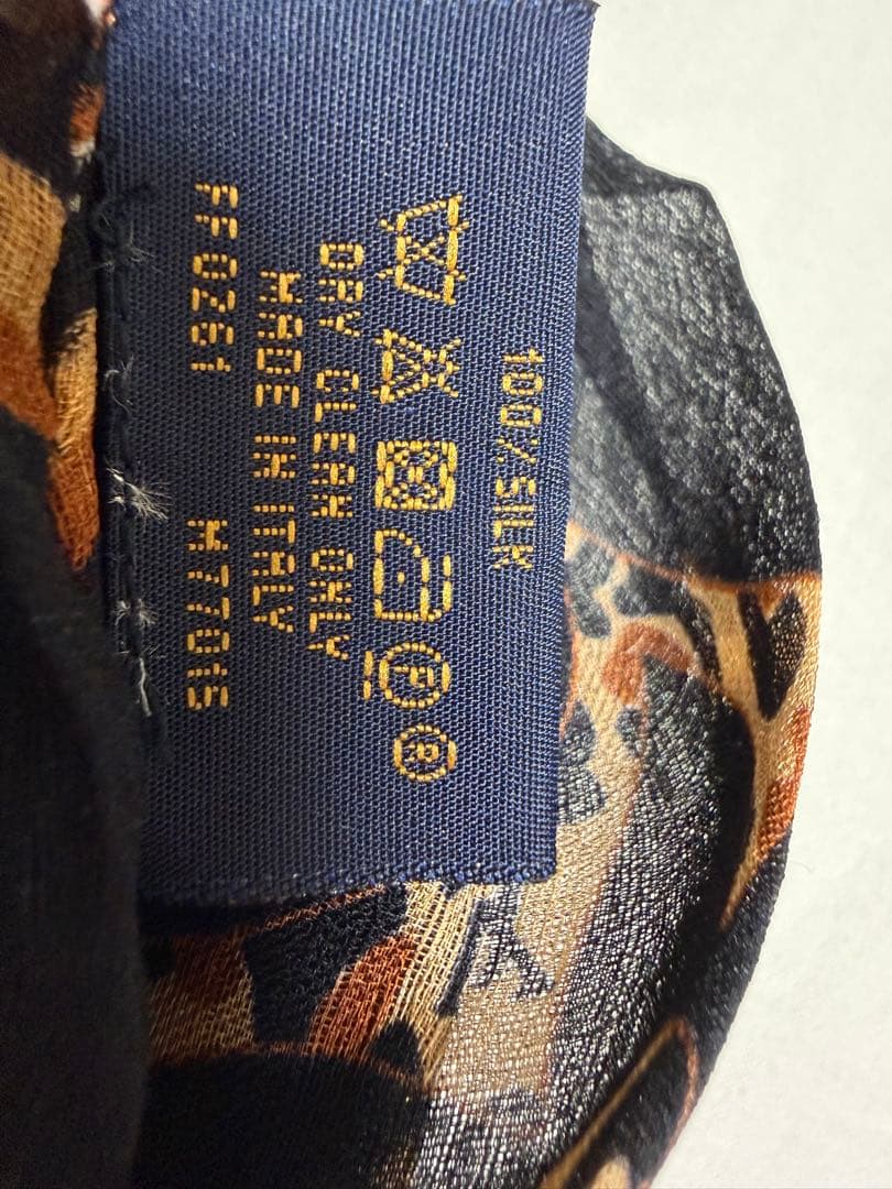 ルイヴィトン シルク100% スカーフ レオパード柄 ゴールド金具　ブラック系