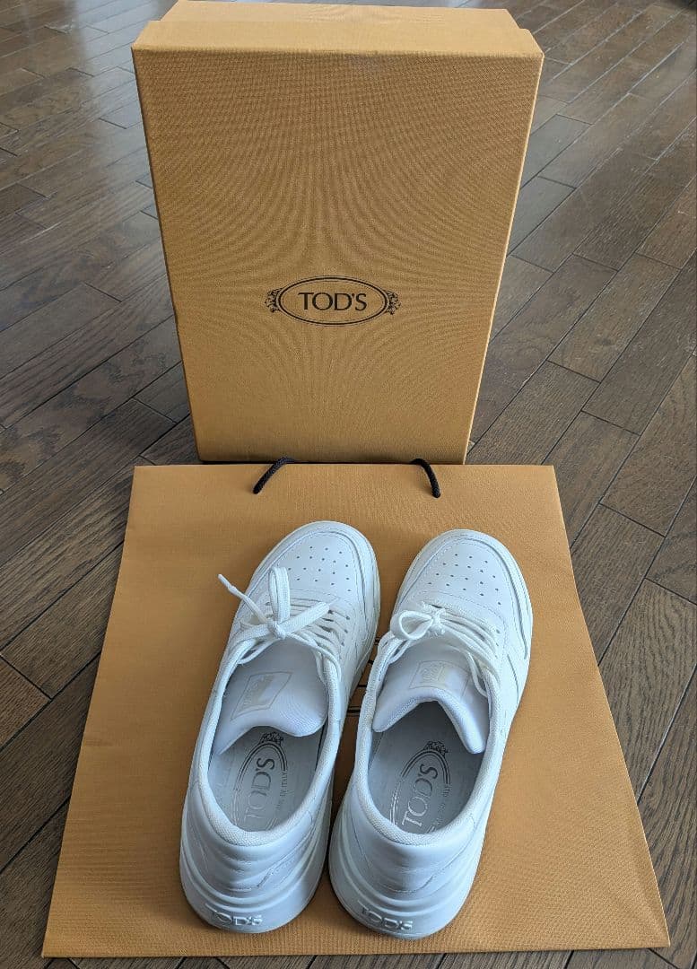 ルパン4世様♡お値下げ!!【TOD'S 】付属品全てあり♡ホワイト　スニーカー