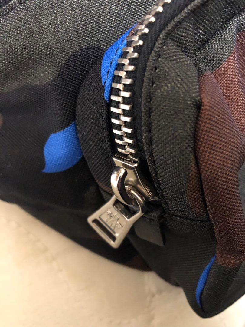 MONCLER カモフラージュ ボディバッグ