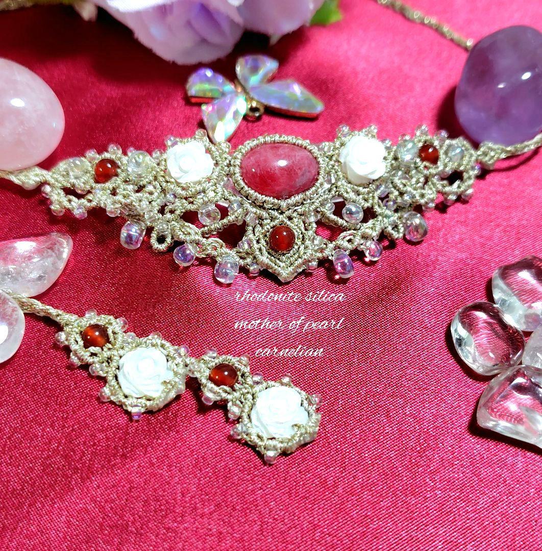 ✩ロードナイトシリカ、マザーオブパール、カーネリアンマクラメ編みネックレス