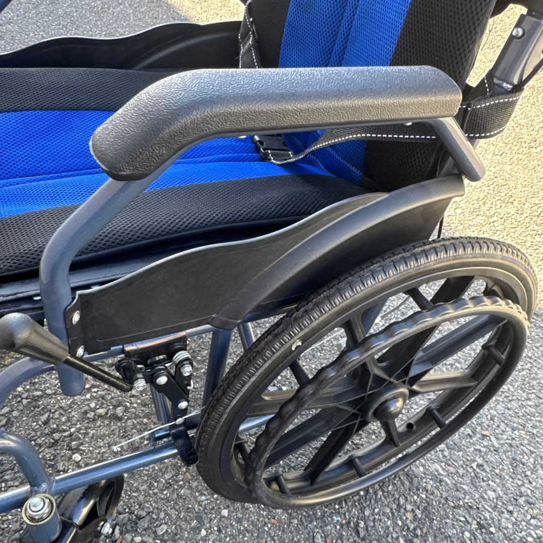 ノーパンクタイヤ 折りたたみ式 自走用車椅子 介助兼用【A-214】