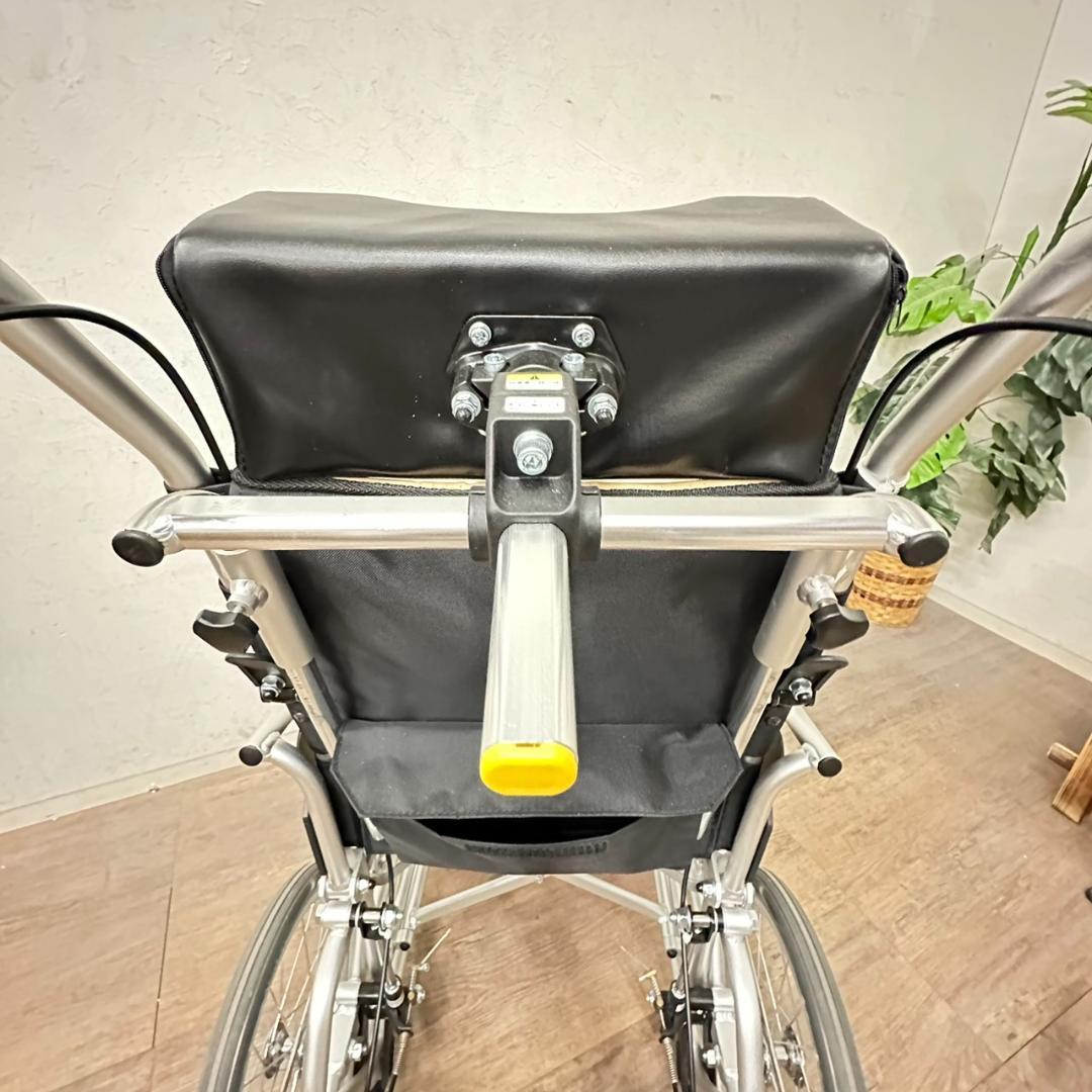 超美品　折り畳み式　車いす　肘あてはね上げ　ノーパンクタイヤ　介護