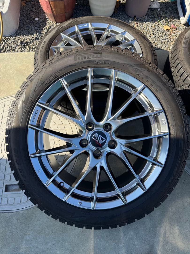 スタッドレスタイヤ　ピレリ 245/45R18