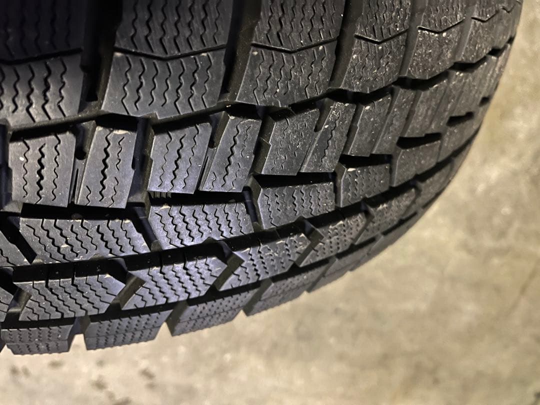 DUNLOP スタッドレスタイヤ 195/70R15