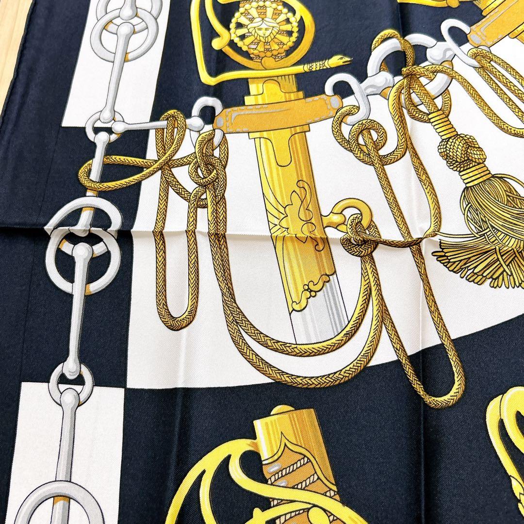 Hermès エルメス Cliquetis シルクカレ90 剣柄 黒系