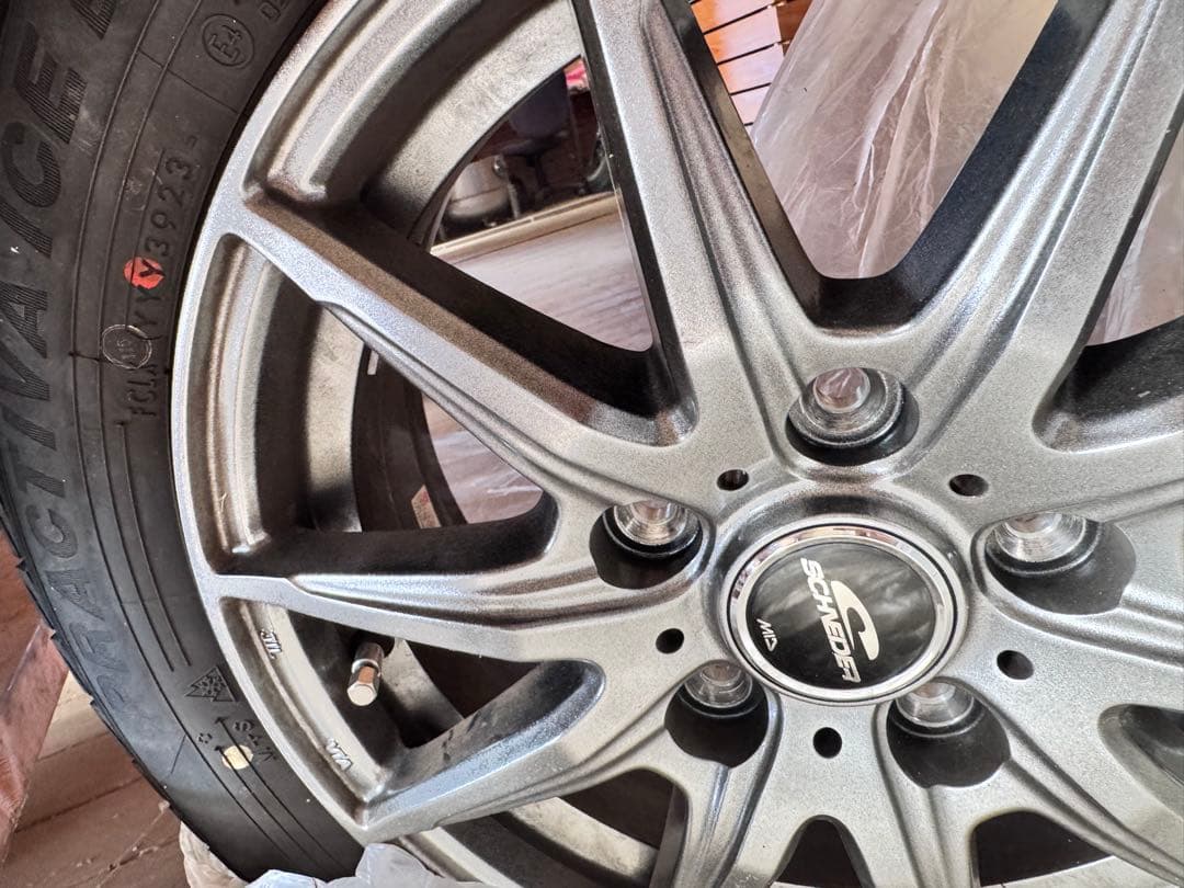 2023年11月新品購入バリ山スタッドレスタイヤ 15インチホイールセット