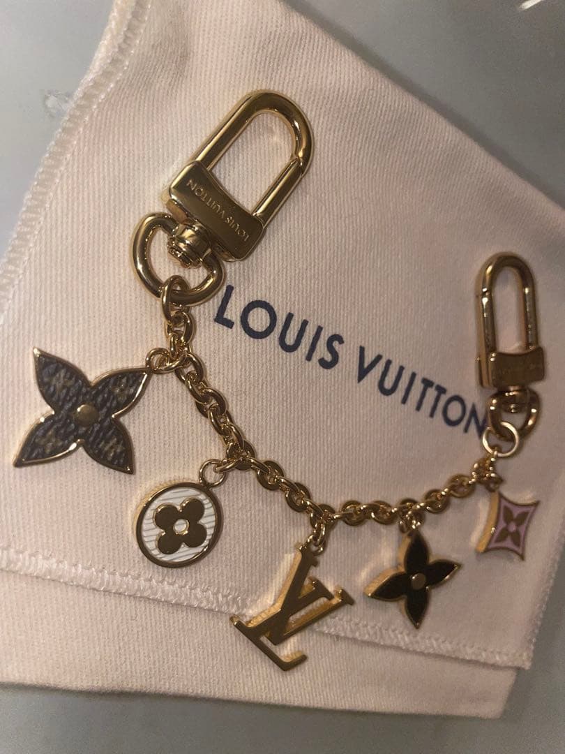 Louis Vuitton チャーム付きキーホルダー