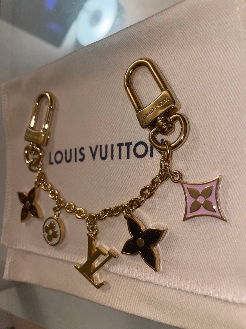 Louis Vuitton チャーム付きキーホルダー