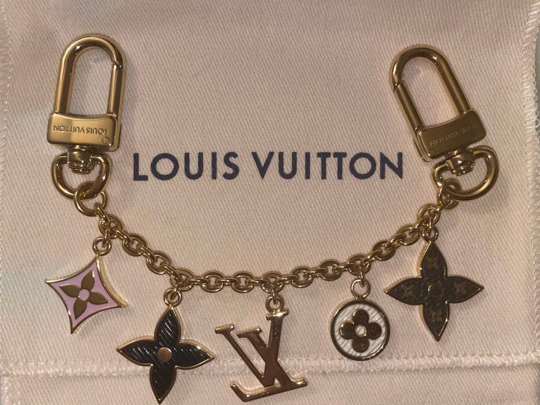 Louis Vuitton チャーム付きキーホルダー