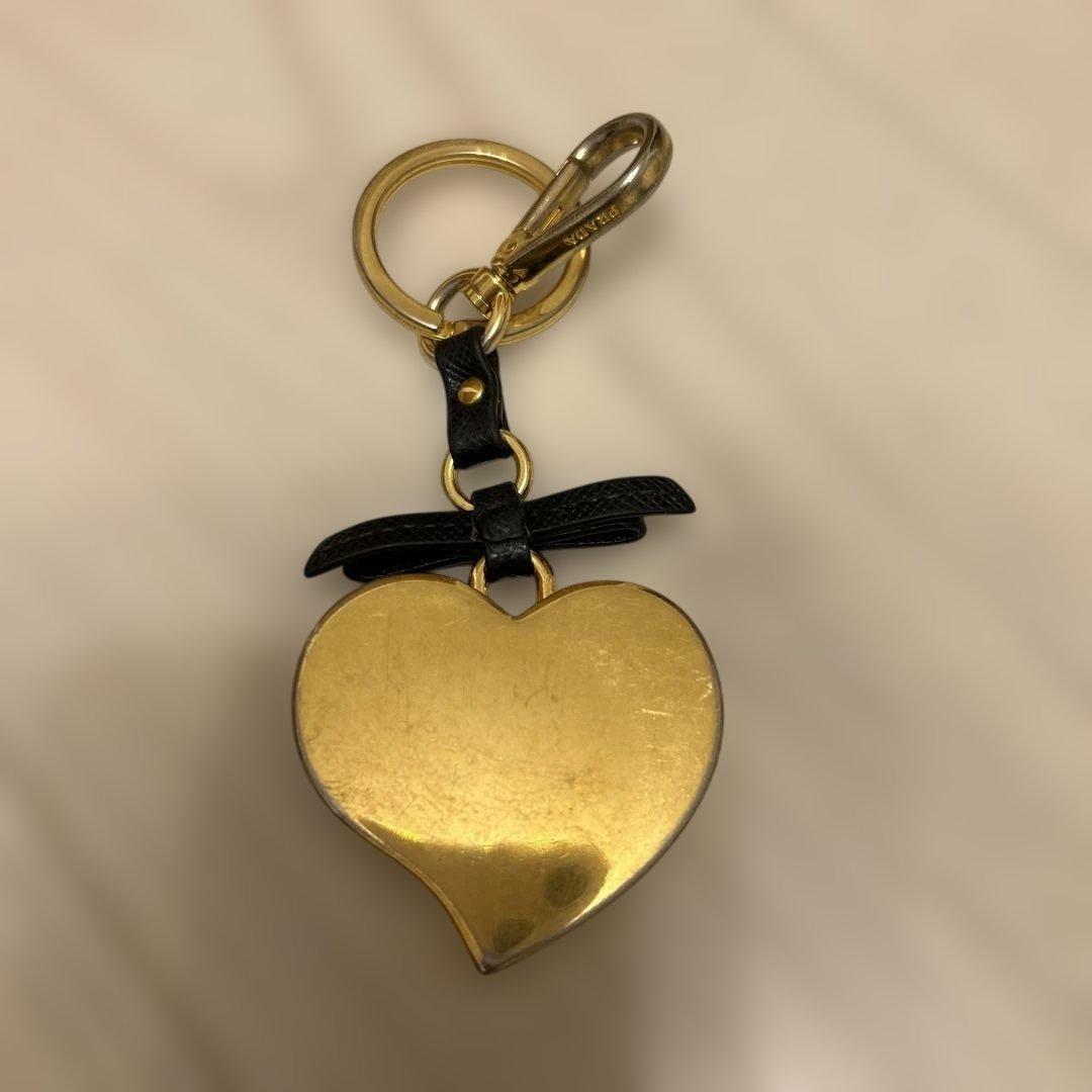 PRADA ハート型キーホルダー ゴールド