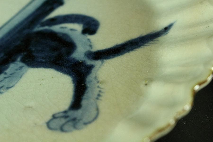 古美術 青花 染付 竹虎絵 皿 藍柿 古伊万里(K-YC553)