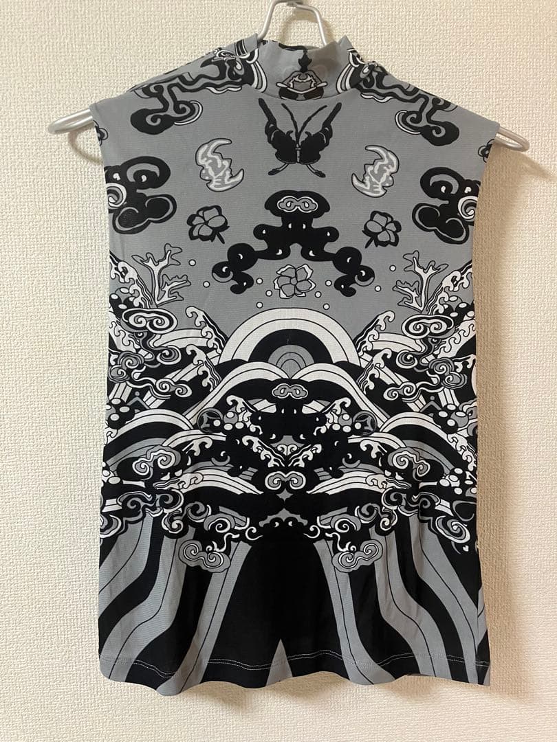 ビビアンタムプリントタートルネック ノースリーブシャツ