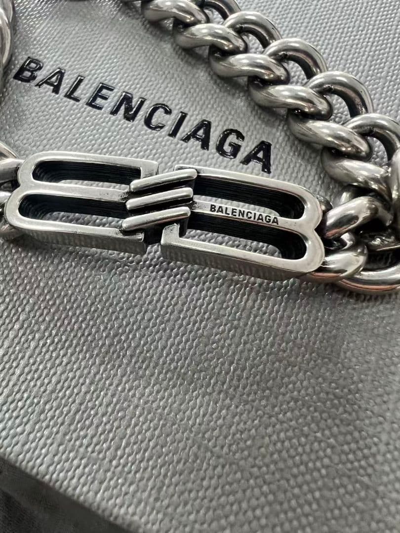 バレンシアガ BALENCIAGA シルバーチェーンブレスレット 新品同様