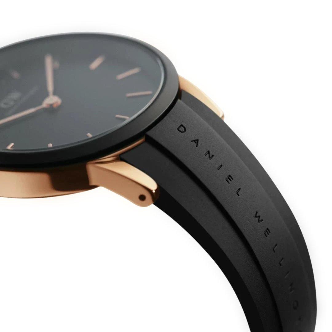【新品未使用】Daniel Wellington ブラックラバーベルト防水腕時計