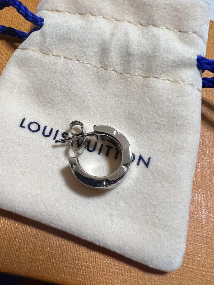 と*る様 LOUIS VUITTON ピアス LVモザイク モノグラム 片耳