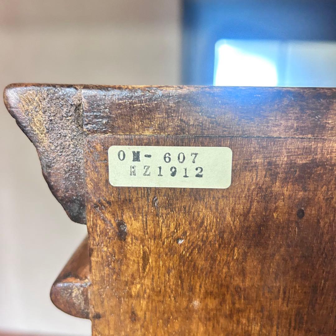 照明付き アンティーク調ガラスキャビネット 鍵付き