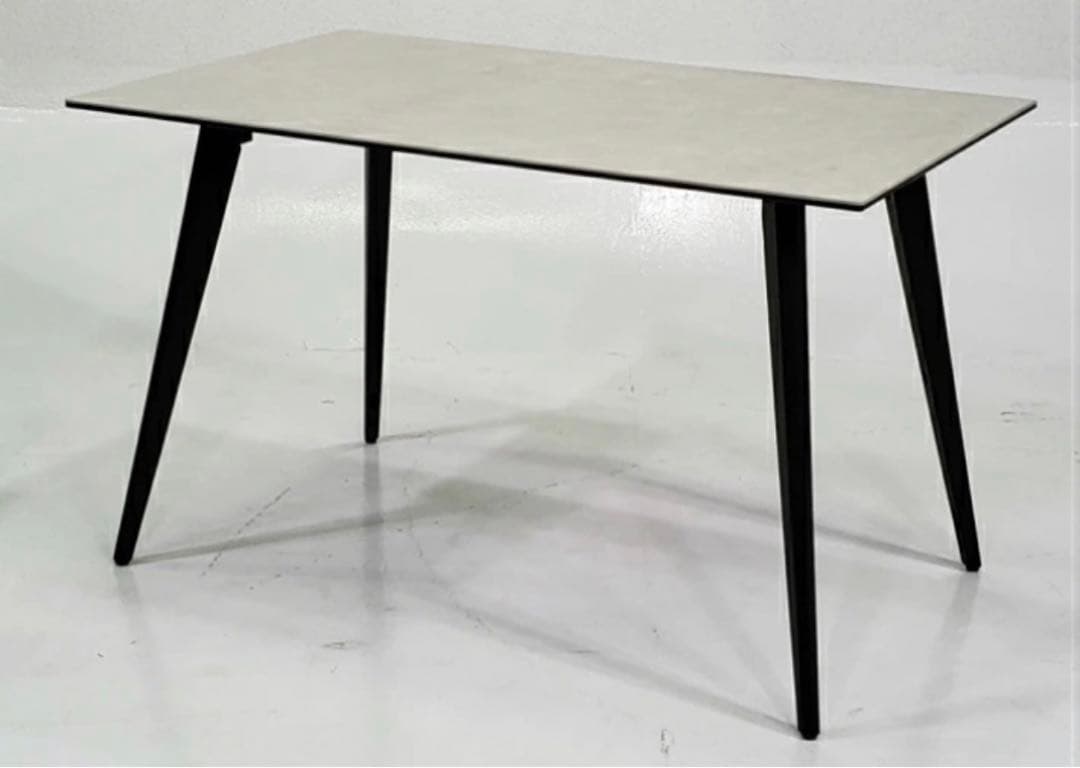 セラミック　ダイニングテーブル