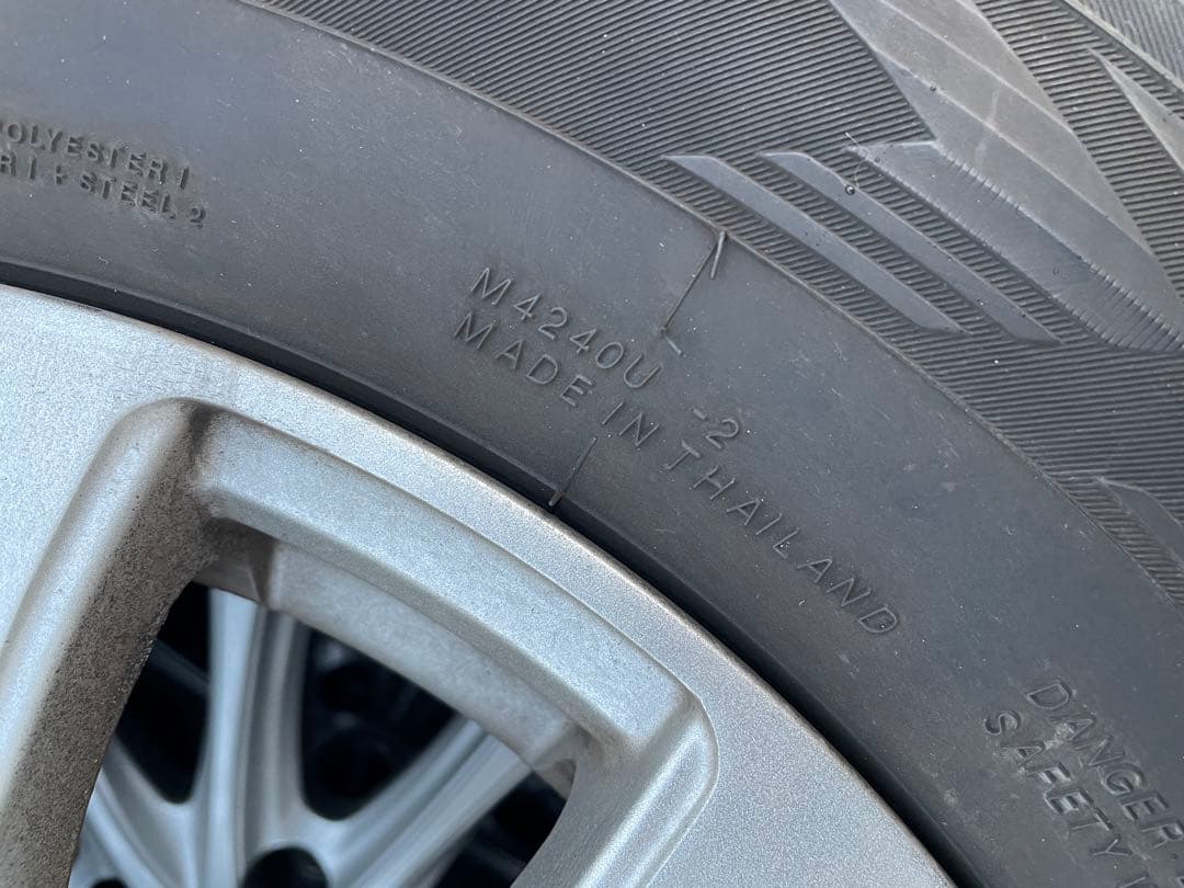 215/70R16 スタッドレスタイヤ 16インチ