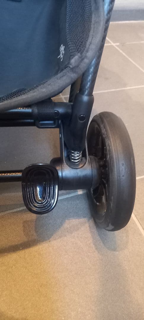 cybex サイベックス　メリオ カーボン　ブラック