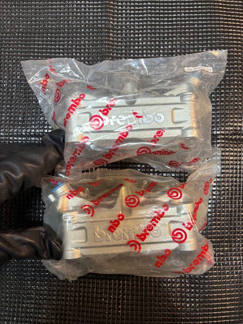 （新品）ブレンボ Brembo 4Pブレーキキャリパー 100㎜ 新品パッド付き